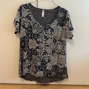 blue/cream color floral tee in medium womens. Smoke free home.